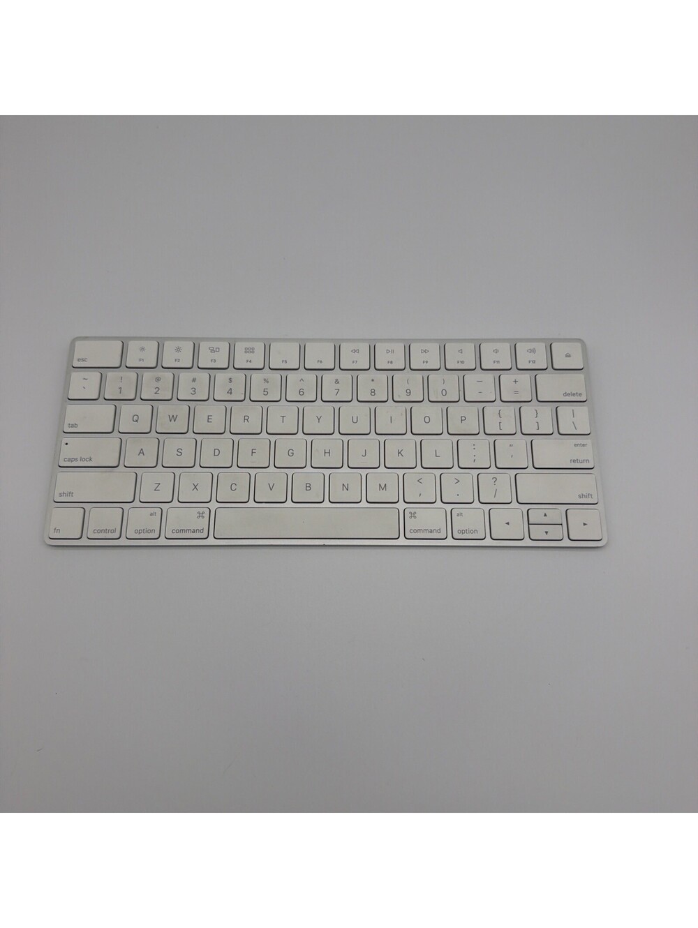 Apple Magic Keyboard A1644 Wireless Bluetooth White- Fully tested and functional